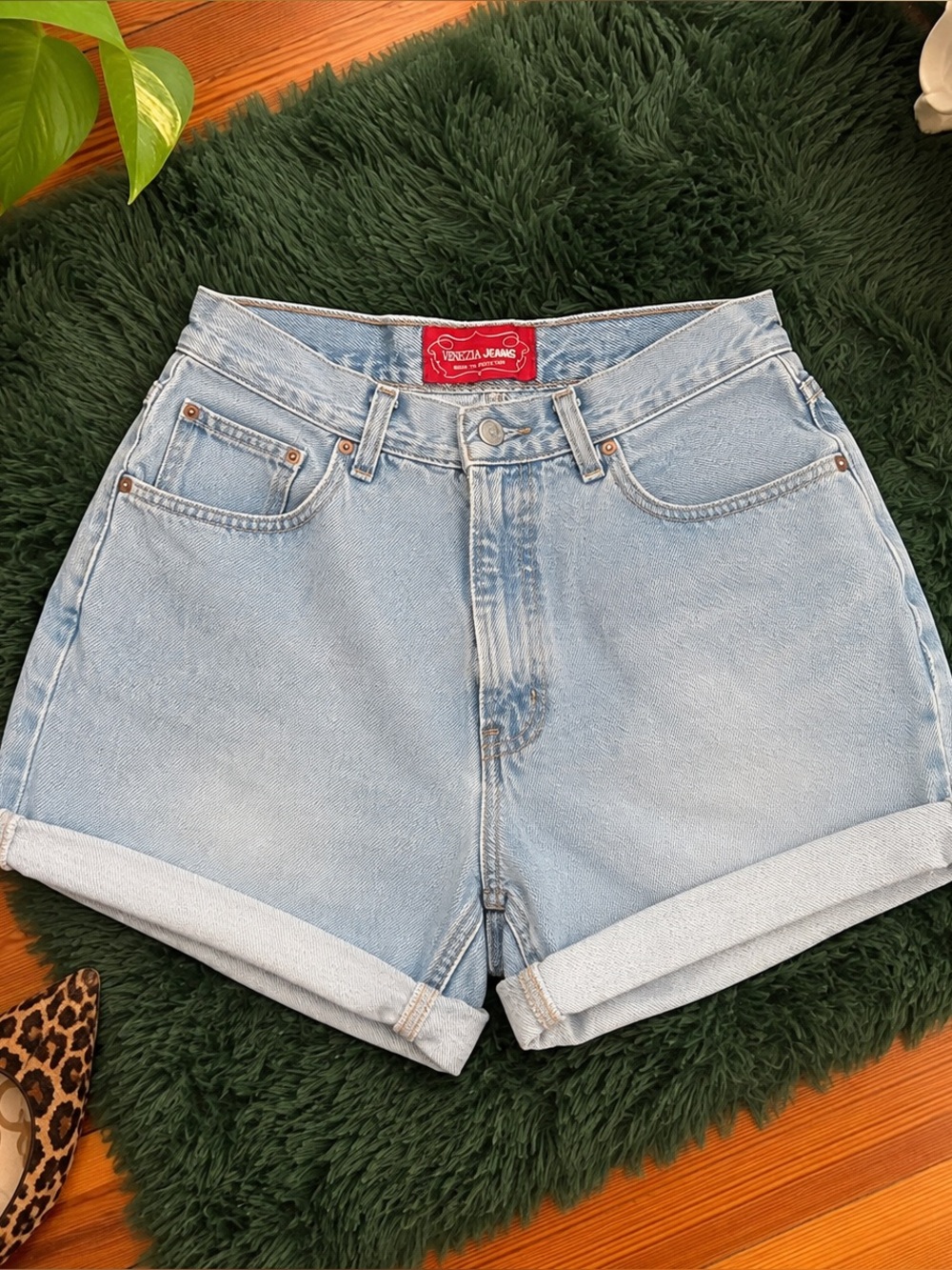 Vintage Venezia Jeans Light Wash High Rise Cuffed Denim Shorts